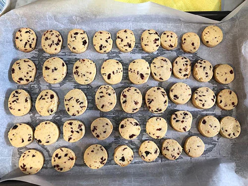 Store Cookies on Parchment Paper