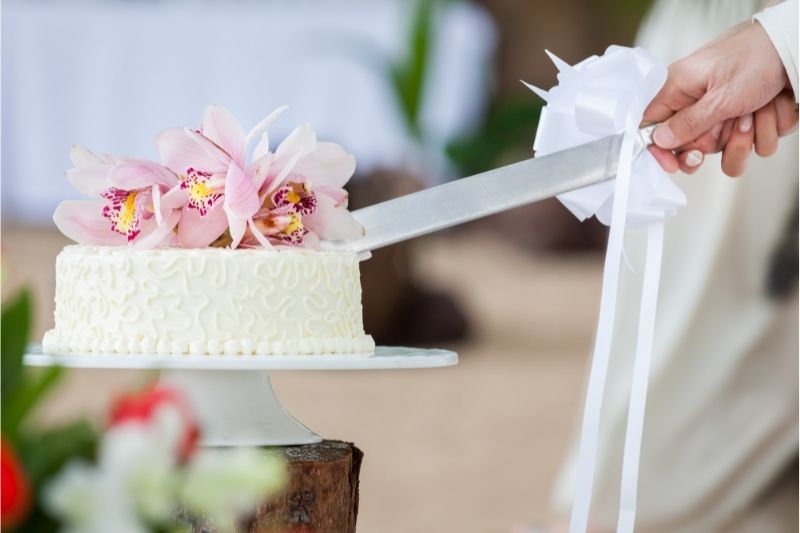 what-does-cutting-a-wedding-cake-symbolize-meaning-origin-baking